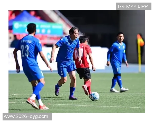 范志毅亲临嘉兴足球联赛开幕式为揭幕战激情开球助威 范志毅亲临嘉兴足球联赛开幕式为揭幕战激情开球助威